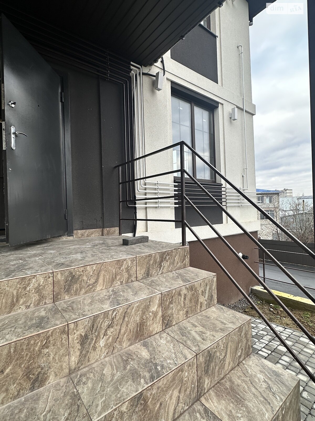 Продаж однокімнатної квартири в Вінниці, на вул. Братів Котенків 5, район Старе місто фото 1