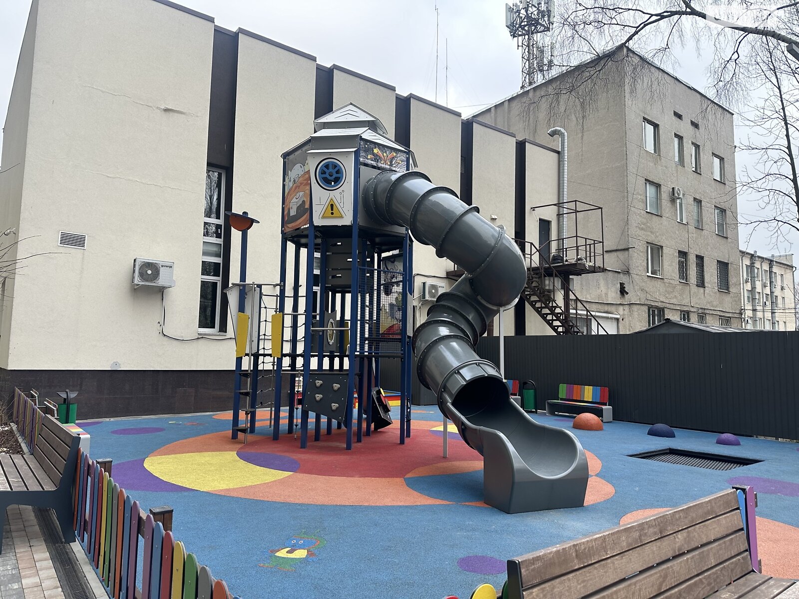 Продаж трикімнатної квартири в Вінниці, на просп. Космонавтів 49, район Вишенька фото 1 Продаж трикімнатної квартири в Вінниці, на просп. Космонавтів 49, район Вишенька фото 1