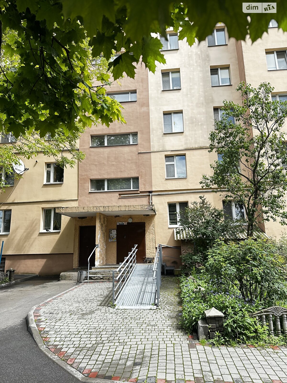 Продажа трехкомнатной квартиры в Виннице, на ул. Стельмаха, район Вишенка фото 1 Продажа трехкомнатной квартиры в Виннице, на ул. Стельмаха, район Вишенка фото 1
