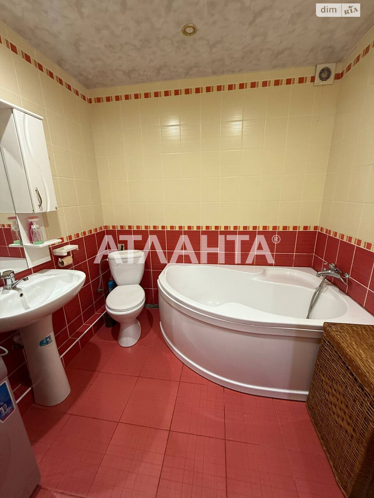 Продаж трикімнатної квартири в Вінниці, на просп. Юності, район Вишенька фото 1 Продаж трикімнатної квартири в Вінниці, на просп. Юності, район Вишенька фото 1