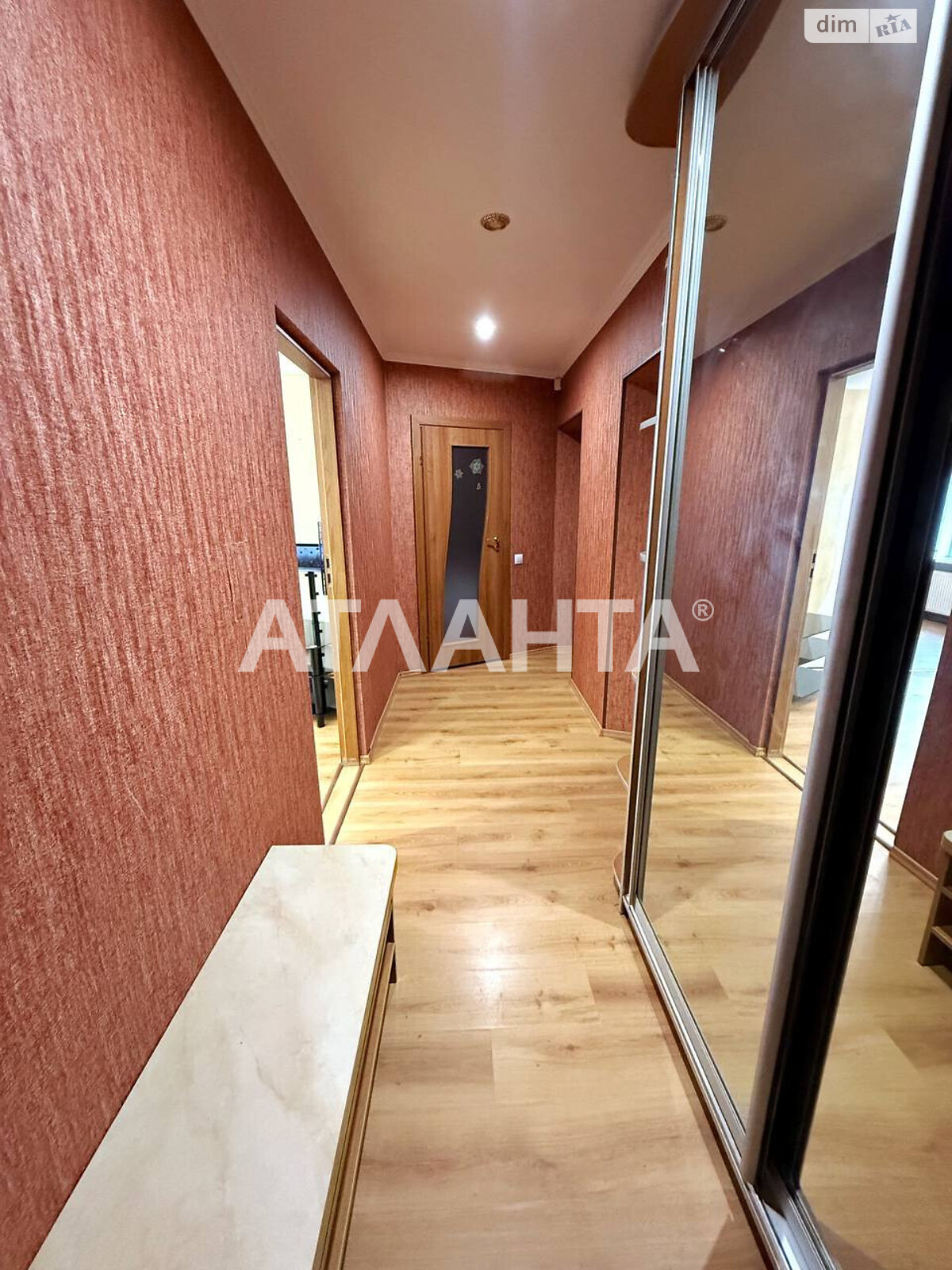 Продаж трикімнатної квартири в Вінниці, на просп. Юності, район Вишенька фото 1 Продаж трикімнатної квартири в Вінниці, на просп. Юності, район Вишенька фото 1