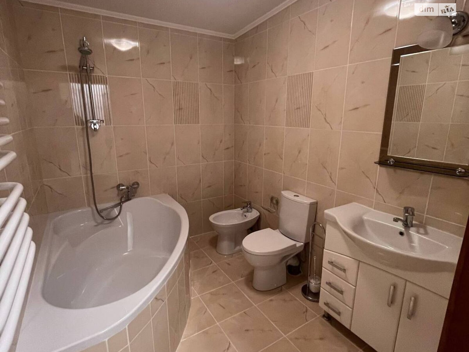 Продаж п`ятикімнатної квартири в Вовчинцю, на вул. Європейська 2, фото 1 Продаж п`ятикімнатної квартири в Вовчинцю, на вул. Європейська 2, фото 1