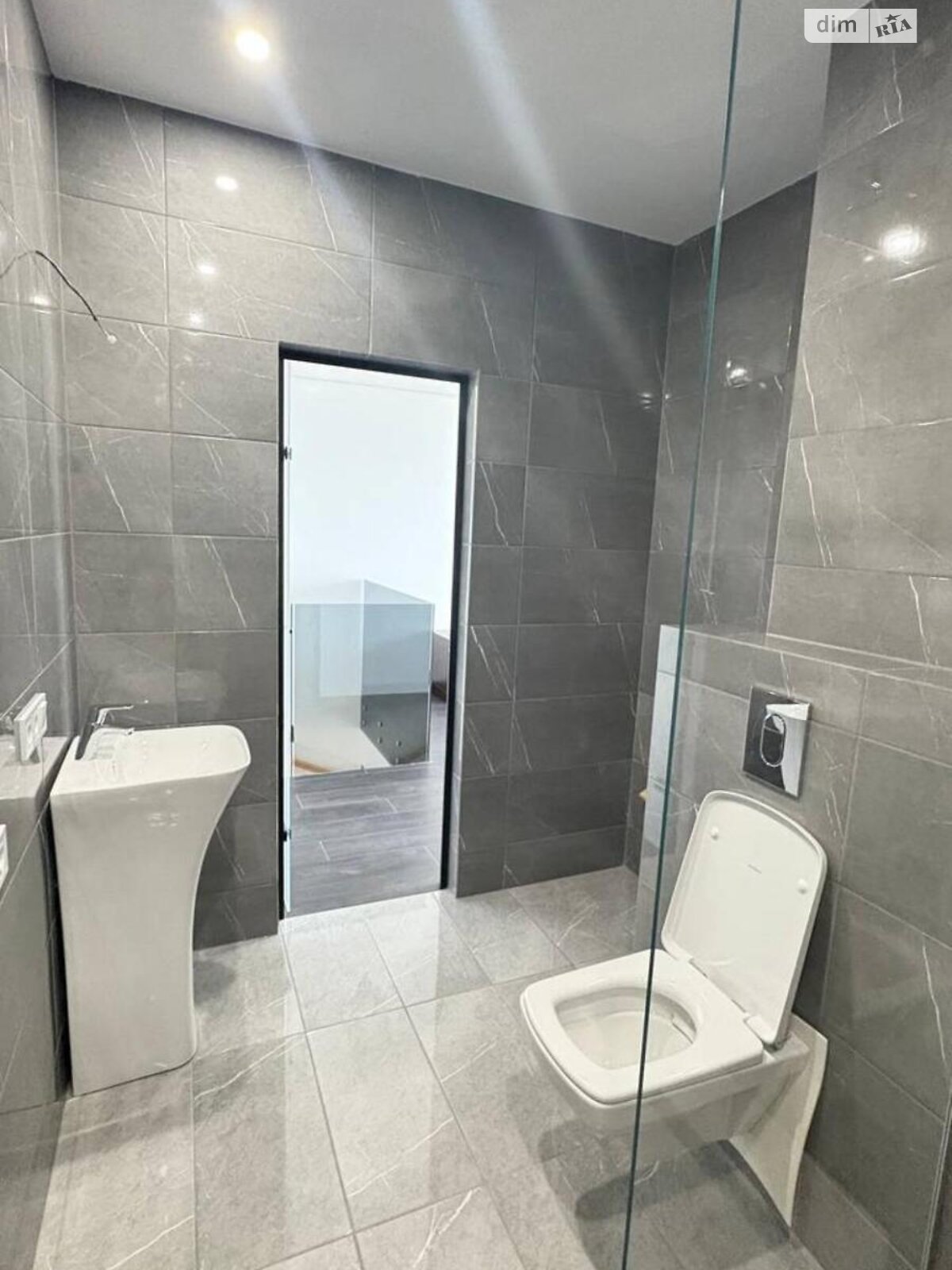 Продажа трехкомнатной квартиры в Вышгороде, на ул. Борисо-Глебская 110 корпус 4, район Вышгород фото 1 Продажа трехкомнатной квартиры в Вышгороде, на ул. Борисо-Глебская 110 корпус 4, район Вышгород фото 1