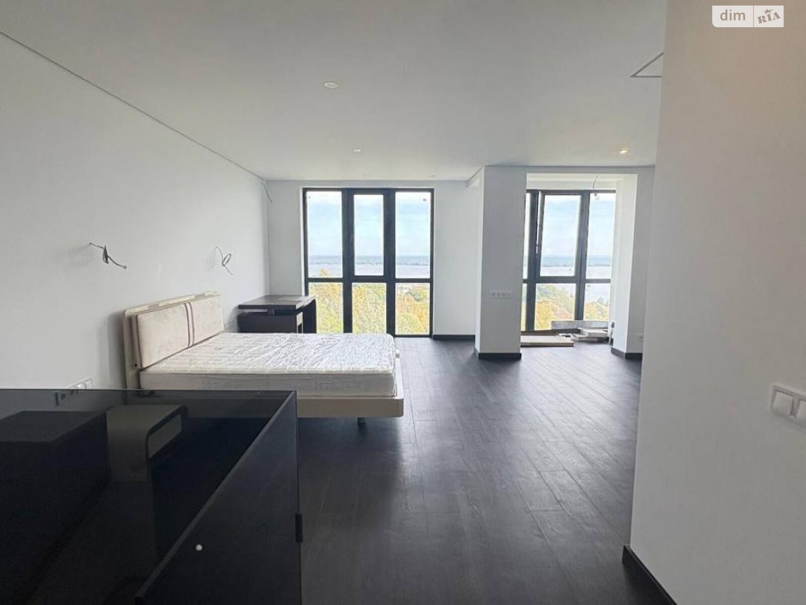 Продажа трехкомнатной квартиры в Вышгороде, на ул. Борисо-Глебская 110 корпус 4, район Вышгород фото 1 Продажа трехкомнатной квартиры в Вышгороде, на ул. Борисо-Глебская 110 корпус 4, район Вышгород фото 1