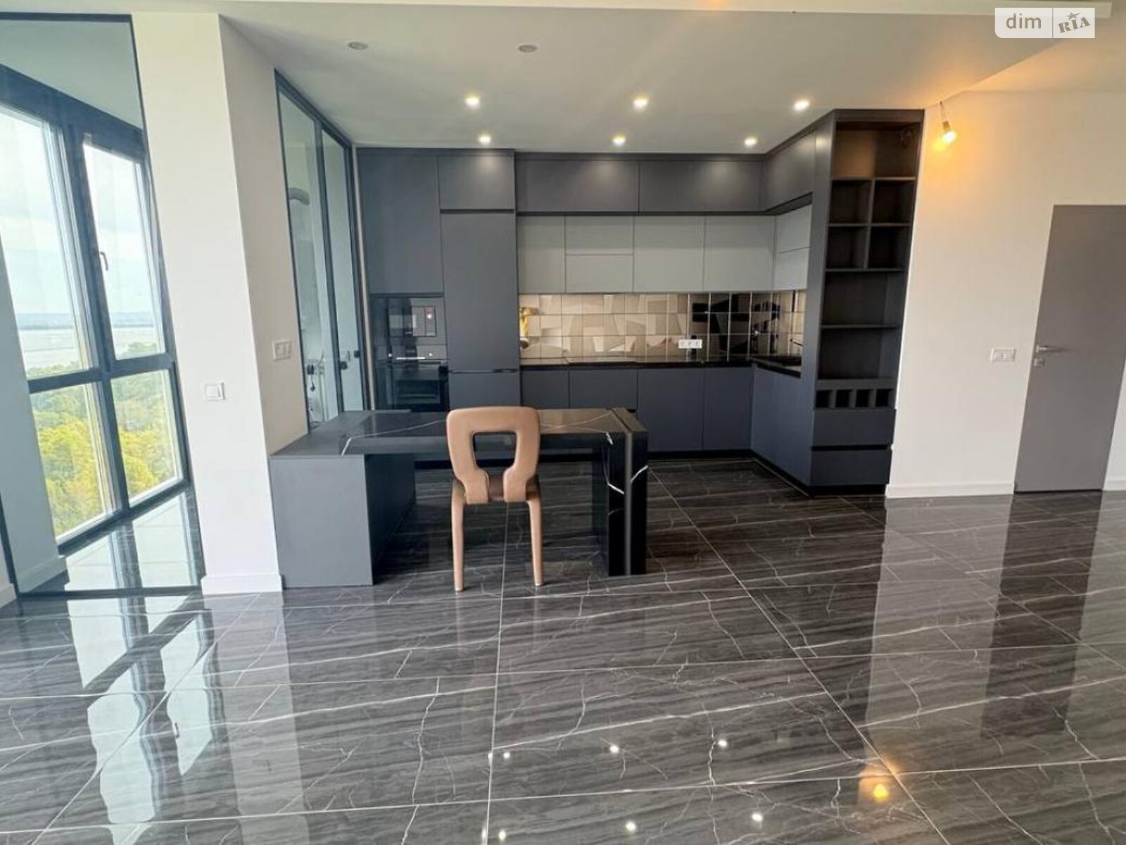 Продажа трехкомнатной квартиры в Вышгороде, на ул. Борисо-Глебская 110 корпус 4, район Вышгород фото 1 Продажа трехкомнатной квартиры в Вышгороде, на ул. Борисо-Глебская 110 корпус 4, район Вышгород фото 1