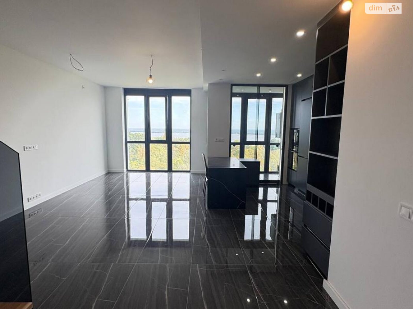 Продажа трехкомнатной квартиры в Вышгороде, на ул. Борисо-Глебская 110 корпус 4, район Вышгород фото 1 Продажа трехкомнатной квартиры в Вышгороде, на ул. Борисо-Глебская 110 корпус 4, район Вышгород фото 1