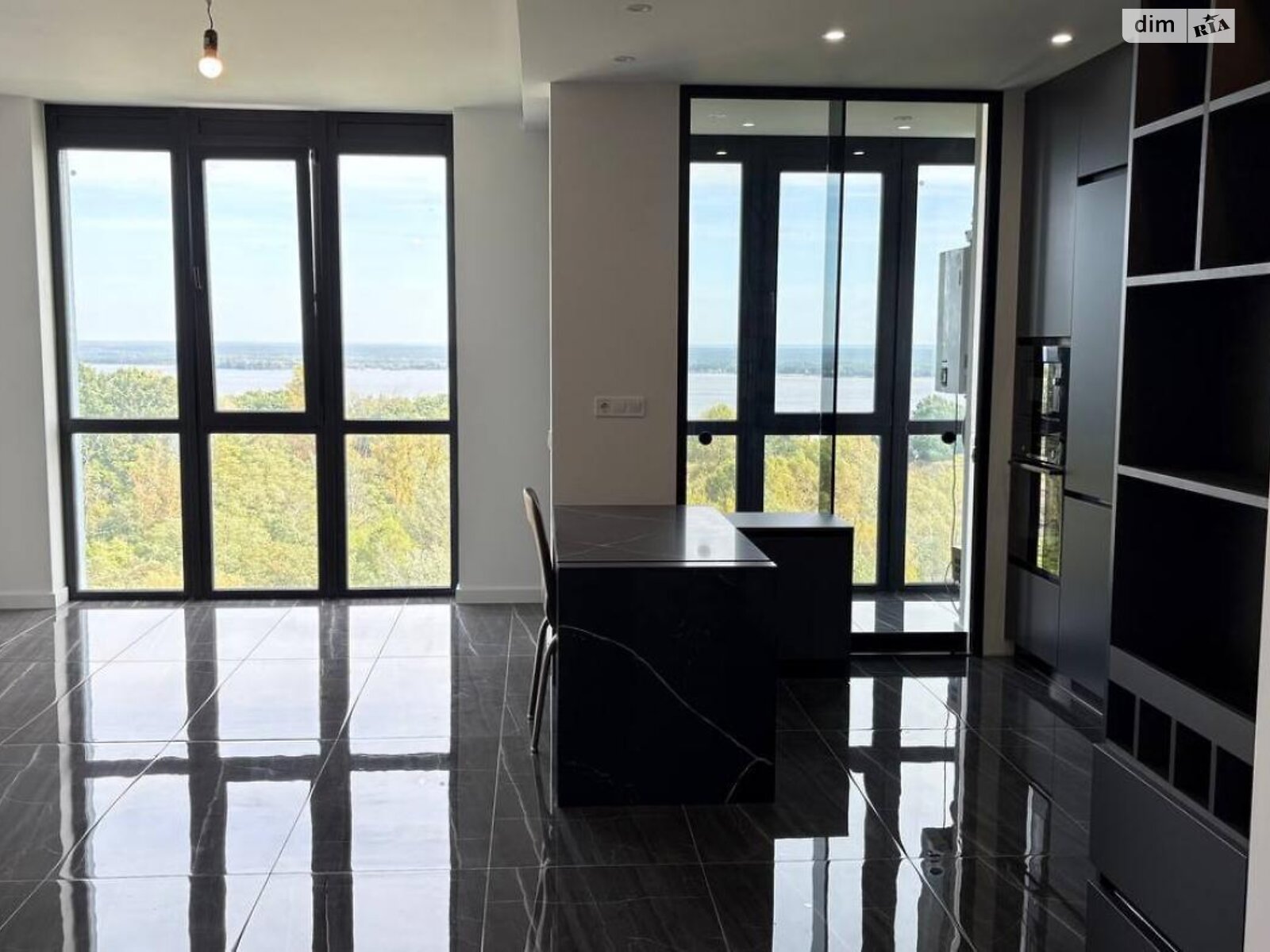 Продажа трехкомнатной квартиры в Вышгороде, на ул. Борисо-Глебская 110 корпус 4, район Вышгород фото 1 Продажа трехкомнатной квартиры в Вышгороде, на ул. Борисо-Глебская 110 корпус 4, район Вышгород фото 1