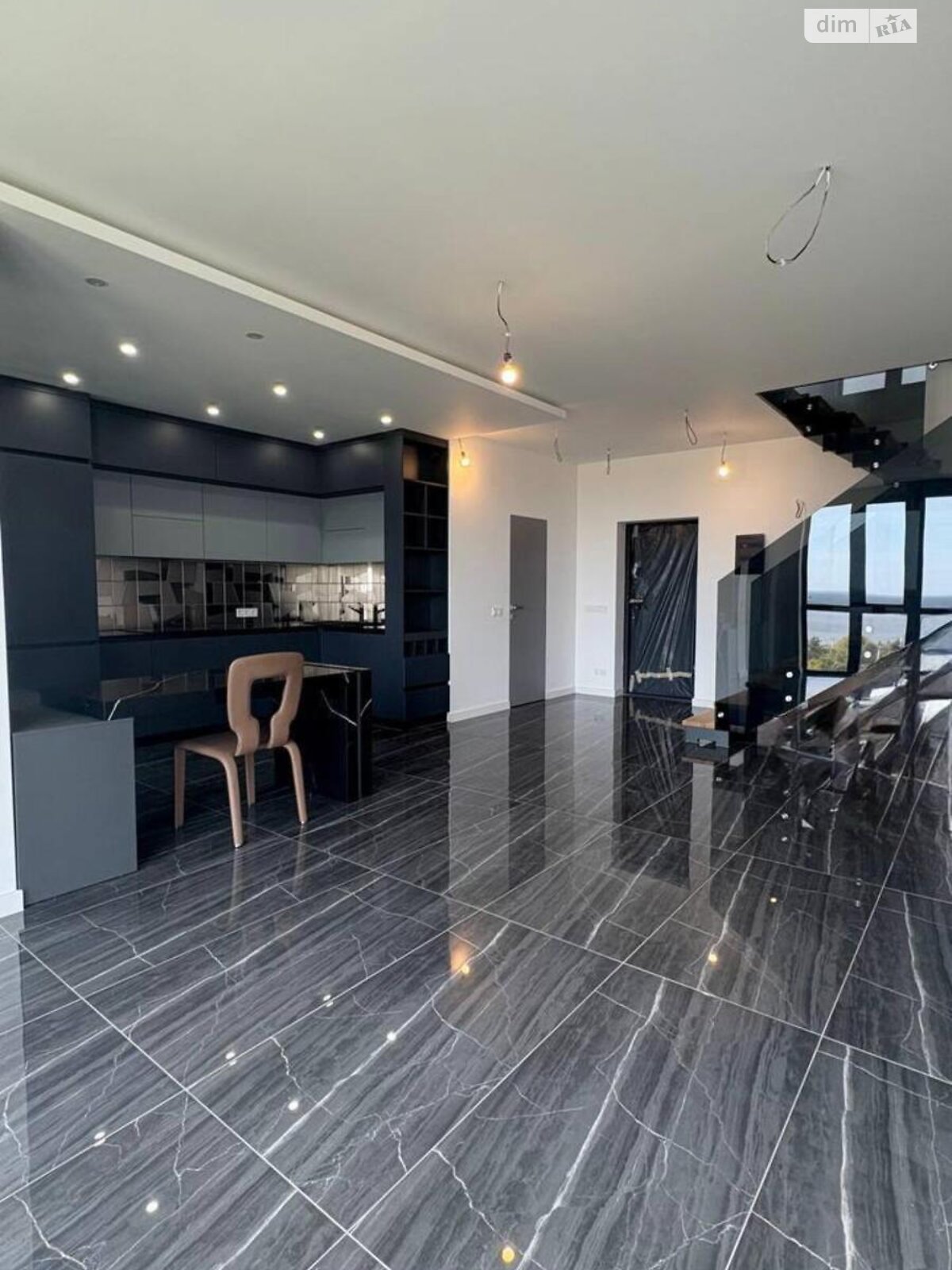 Продажа трехкомнатной квартиры в Вышгороде, на ул. Борисо-Глебская 110 корпус 4, район Вышгород фото 1 Продажа трехкомнатной квартиры в Вышгороде, на ул. Борисо-Глебская 110 корпус 4, район Вышгород фото 1