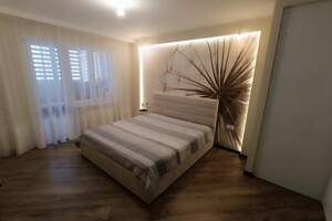 Продажа трехкомнатной квартиры в Вышгороде, на ул. Кургузова 1А корпус 1, район Вышгород фото 2