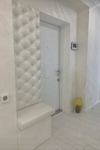 Продаж трикімнатної квартири в Южному, на вул. Іванова 20, район Южне фото 2