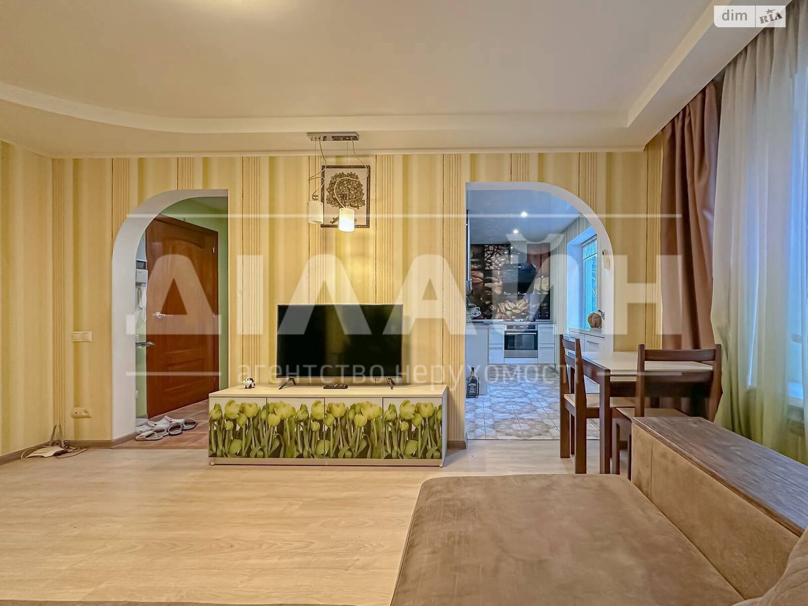 Продаж трикімнатної квартири в Запоріжжі, на вул. Чарівна 119, кв. 223, район 1-й Шевченківський фото 1 Продаж трикімнатної квартири в Запоріжжі, на вул. Чарівна 119, кв. 223, район 1-й Шевченківський фото 1