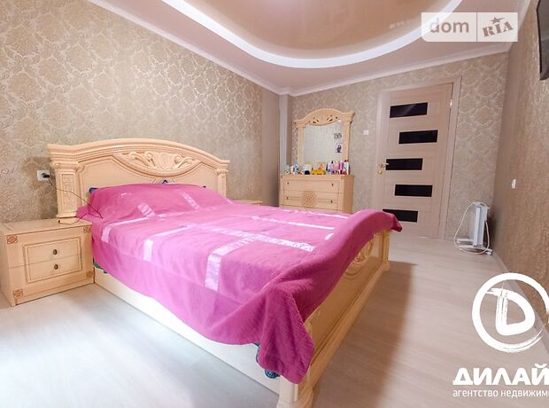 Продажа трехкомнатной квартиры в Запорожье, на ул. Авраменко район 2-й Шевченковский фото 1 Продажа трехкомнатной квартиры в Запорожье, на ул. Авраменко район 2-й Шевченковский фото 1