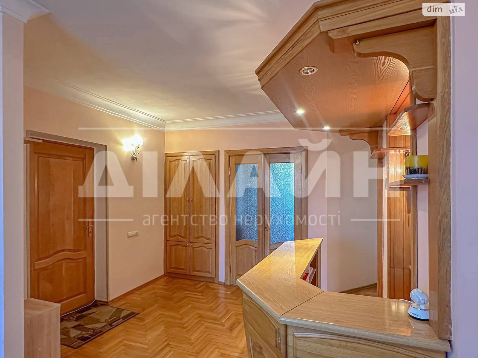 Продажа трехкомнатной квартиры в Запорожье, на просп. Соборный 58, район Александровский (Жовтневый) фото 1 Продажа трехкомнатной квартиры в Запорожье, на просп. Соборный 58, район Александровский (Жовтневый) фото 1
