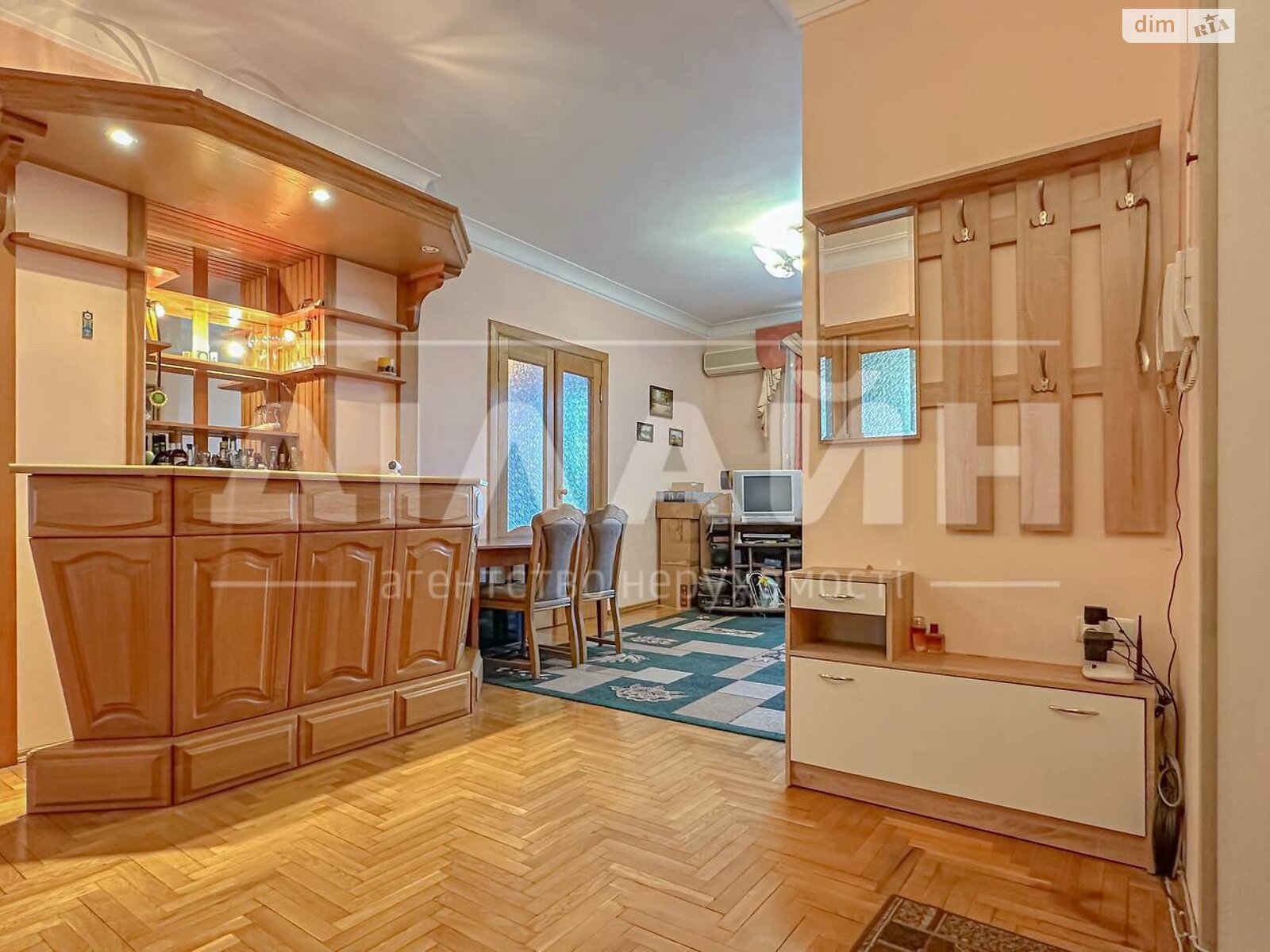 Продажа трехкомнатной квартиры в Запорожье, на просп. Соборный 58, район Александровский (Жовтневый) фото 1 Продажа трехкомнатной квартиры в Запорожье, на просп. Соборный 58, район Александровский (Жовтневый) фото 1