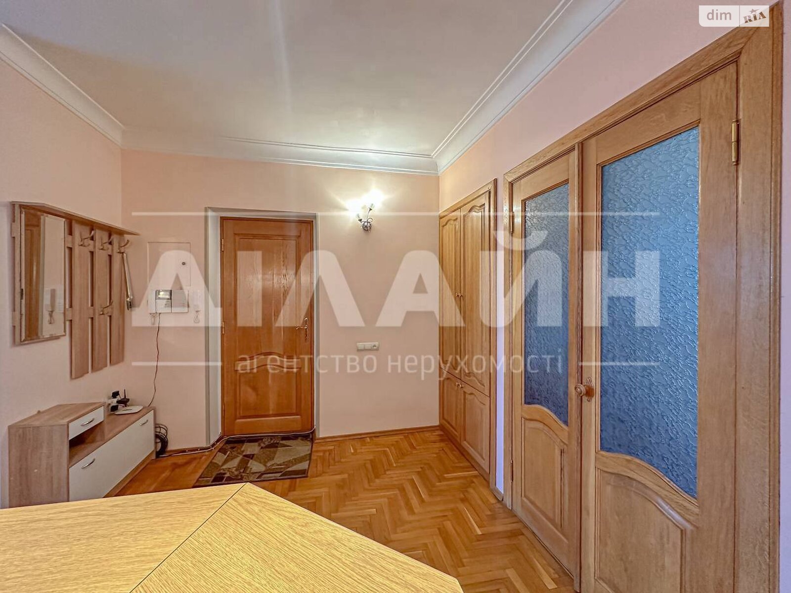 Продажа трехкомнатной квартиры в Запорожье, на просп. Соборный 58, район Александровский (Жовтневый) фото 1 Продажа трехкомнатной квартиры в Запорожье, на просп. Соборный 58, район Александровский (Жовтневый) фото 1