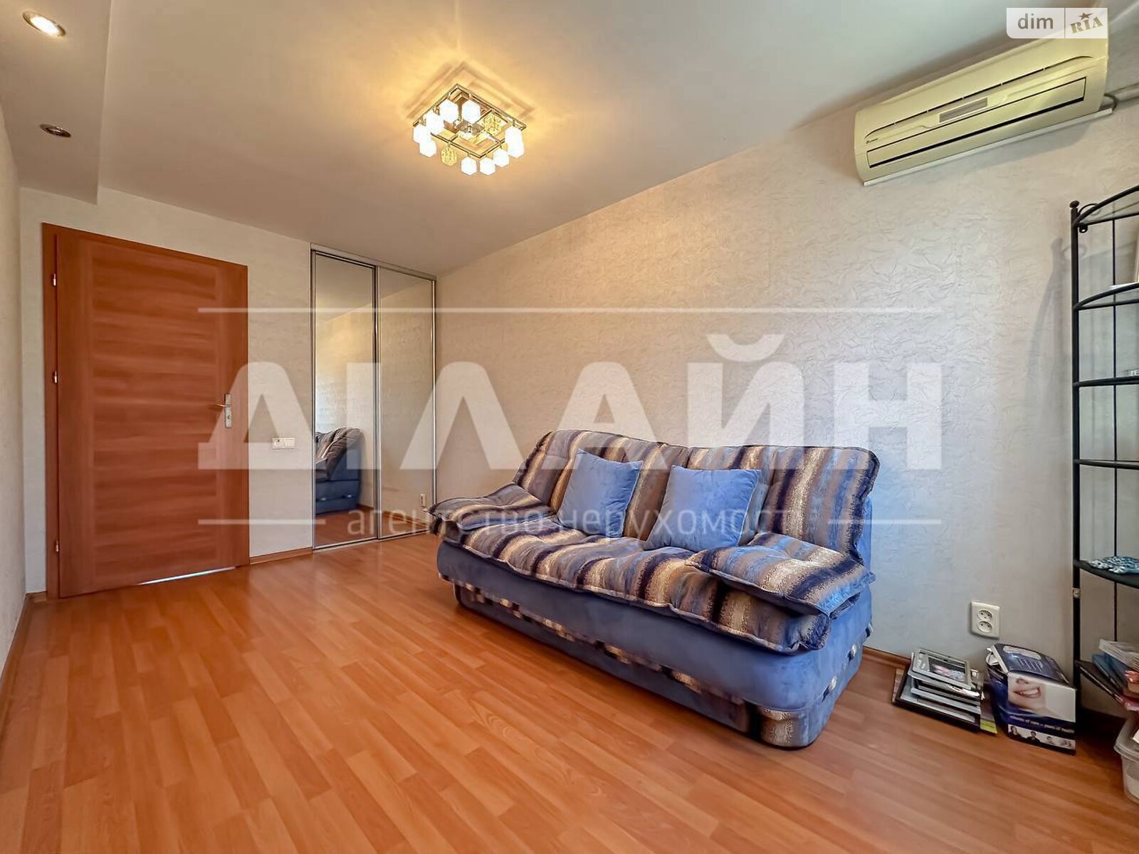 Продаж трикімнатної квартири в Запоріжжі, на просп. Соборний 154Б, район Олександрівський (Жовтневий) фото 1 Продаж трикімнатної квартири в Запоріжжі, на просп. Соборний 154Б, район Олександрівський (Жовтневий) фото 1