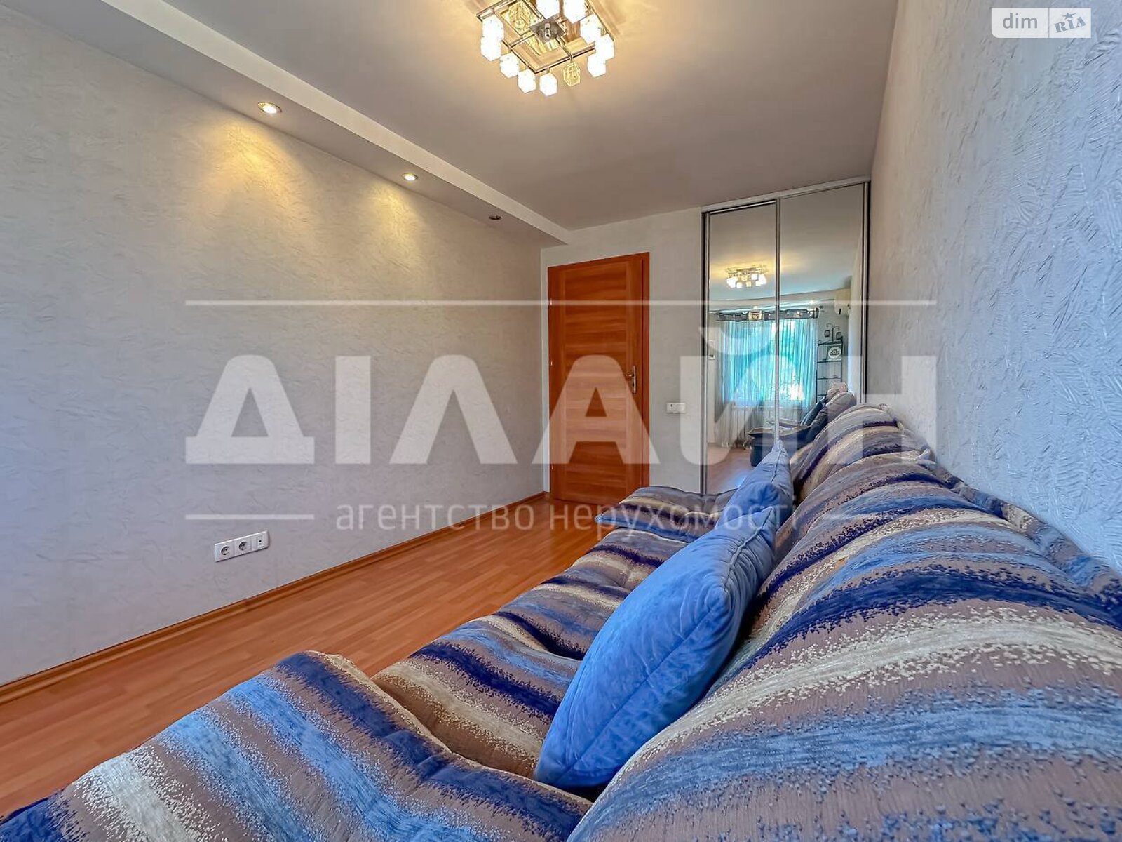 Продаж трикімнатної квартири в Запоріжжі, на просп. Соборний 154Б, район Олександрівський (Жовтневий) фото 1 Продаж трикімнатної квартири в Запоріжжі, на просп. Соборний 154Б, район Олександрівський (Жовтневий) фото 1