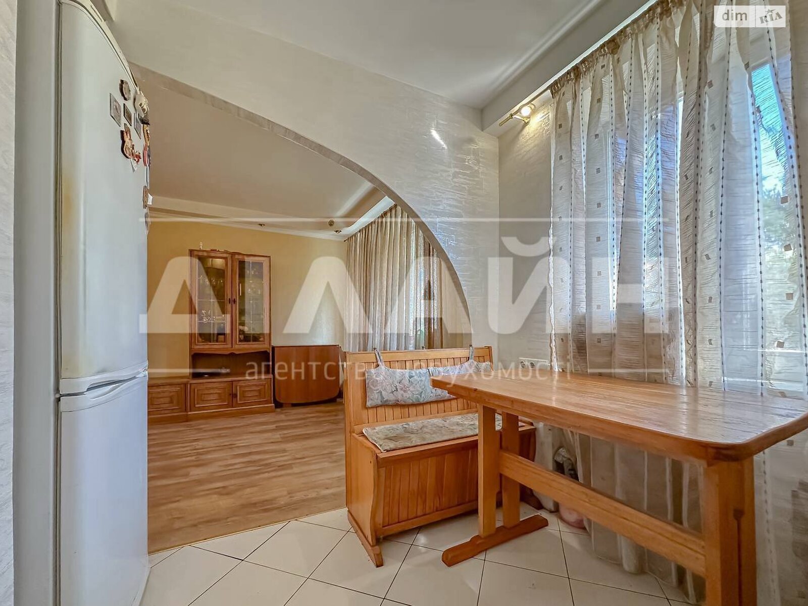 Продаж трикімнатної квартири в Запоріжжі, на просп. Соборний 154Б, район Олександрівський (Жовтневий) фото 1 Продаж трикімнатної квартири в Запоріжжі, на просп. Соборний 154Б, район Олександрівський (Жовтневий) фото 1