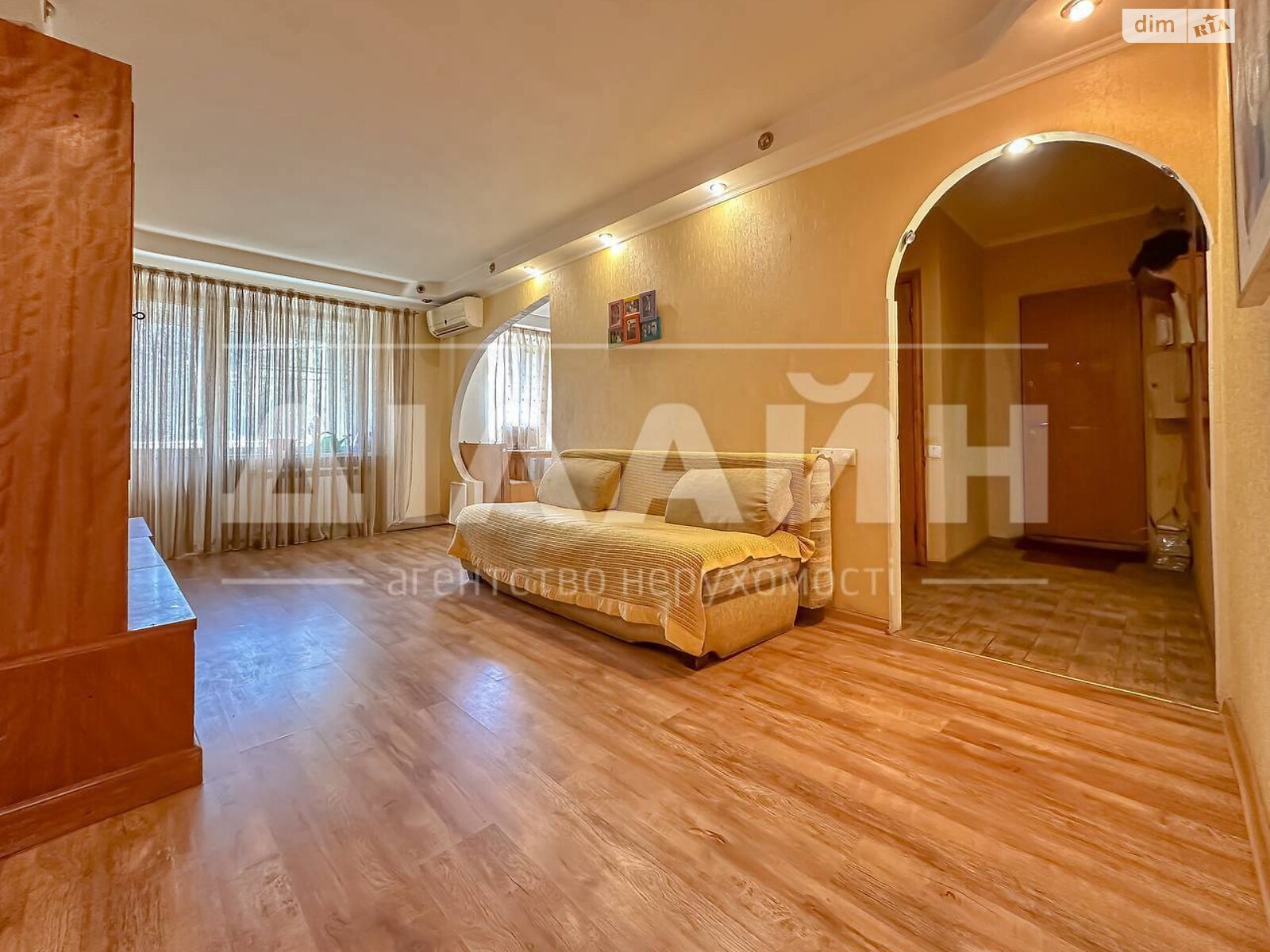 Продаж трикімнатної квартири в Запоріжжі, на просп. Соборний 154Б, район Олександрівський (Жовтневий) фото 1 Продаж трикімнатної квартири в Запоріжжі, на просп. Соборний 154Б, район Олександрівський (Жовтневий) фото 1