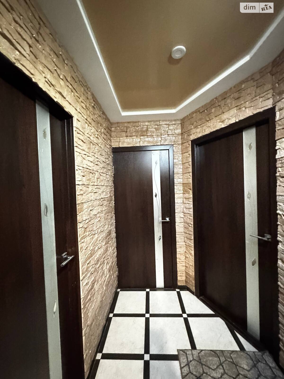 Продаж трикімнатної квартири в Запоріжжі, на вул. Щаслива 15, район Дніпровський (Ленінський) фото 1