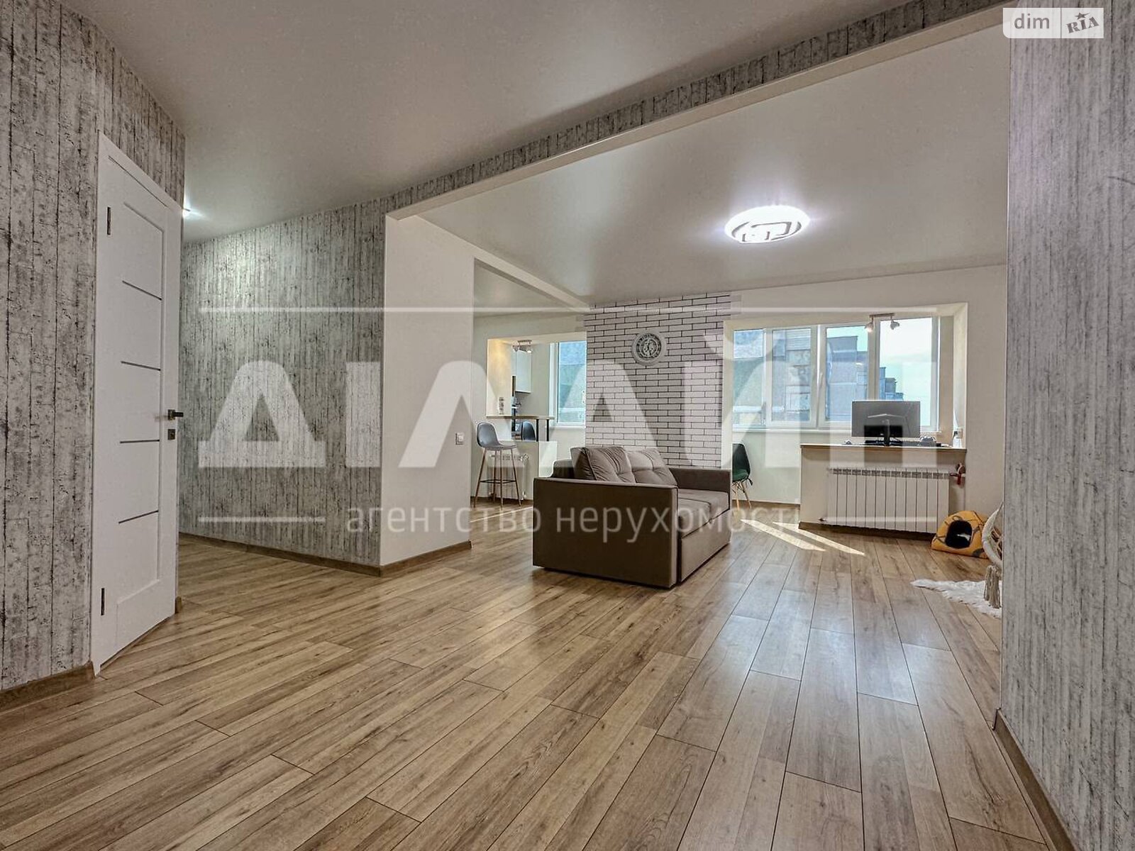 Продаж трикімнатної квартири в Запоріжжі, на вул. Героїв 93-ї бригади 16А, район Хортицький фото 1 Продаж трикімнатної квартири в Запоріжжі, на вул. Героїв 93-ї бригади 16А, район Хортицький фото 1