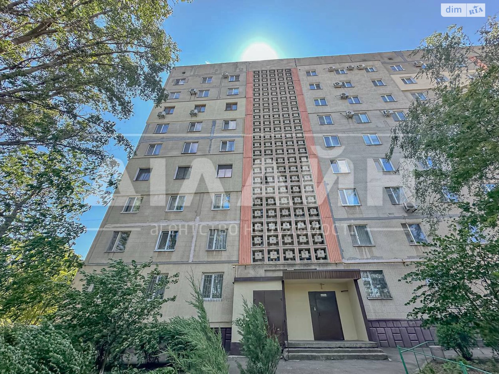 Продаж чотирикімнатної квартири в Запоріжжі, на бул. Будівельників 14, район Хортицький фото 1 Продаж чотирикімнатної квартири в Запоріжжі, на бул. Будівельників 14, район Хортицький фото 1