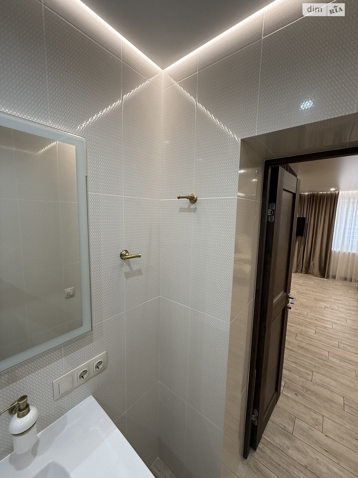 Продажа трехкомнатной квартиры в Запорожье, на ул. Александра Говорухи 26А, район Коммунарский фото 1 Продажа трехкомнатной квартиры в Запорожье, на ул. Александра Говорухи 26А, район Коммунарский фото 1