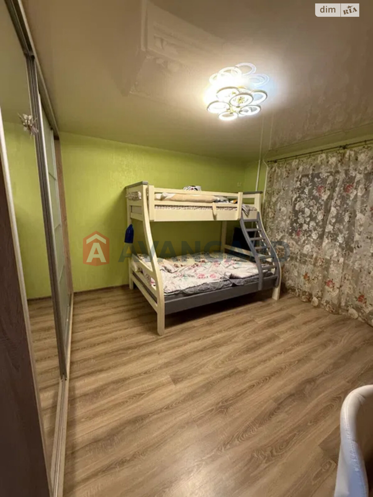 Продажа трехкомнатной квартиры в Запорожье, на ул. Чумаченко, район Коммунарский фото 1 Продажа трехкомнатной квартиры в Запорожье, на ул. Чумаченко, район Коммунарский фото 1