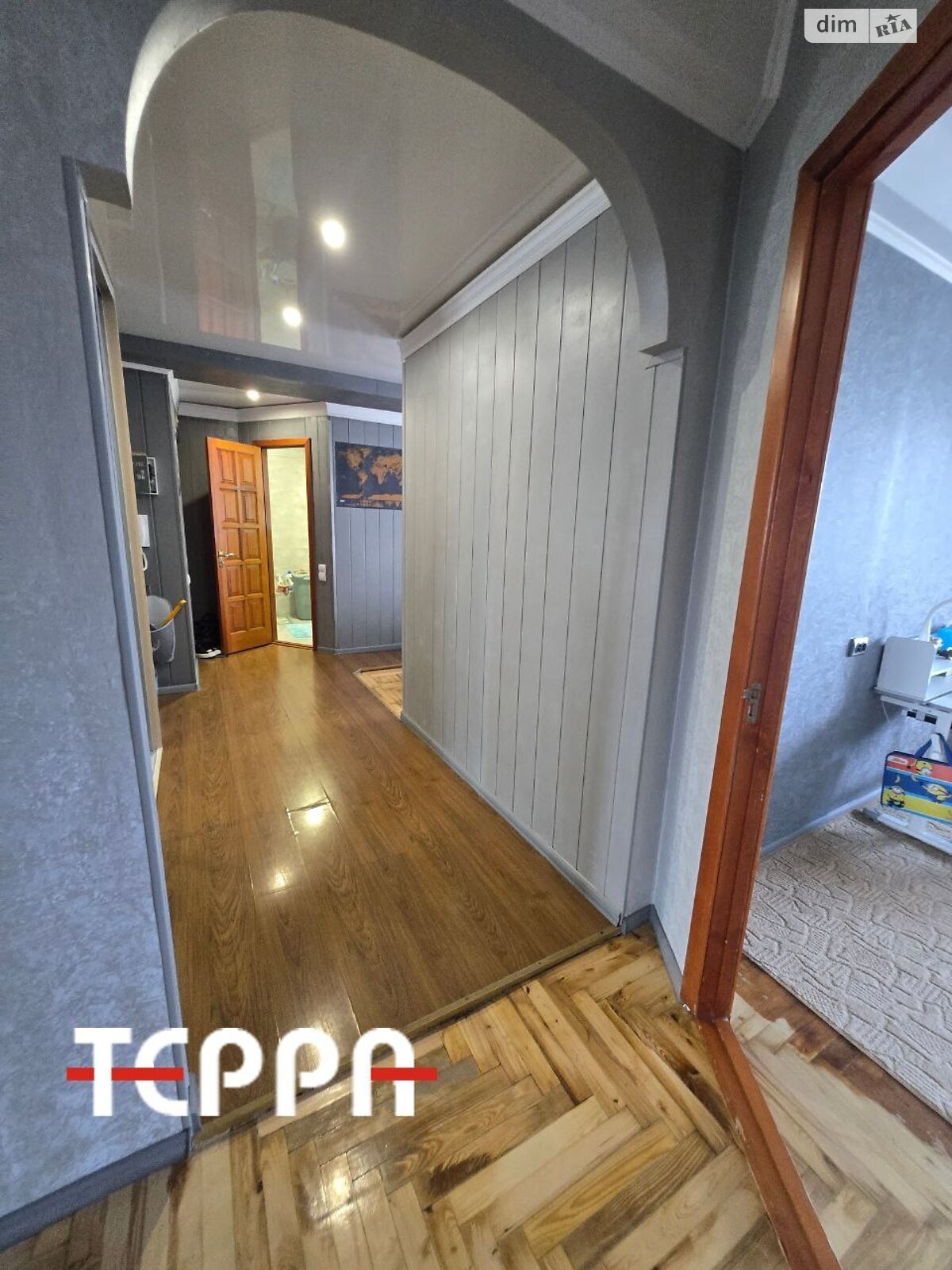 Продажа трехкомнатной квартиры в Запорожье, на ул. Чумаченко, район Коммунарский фото 1