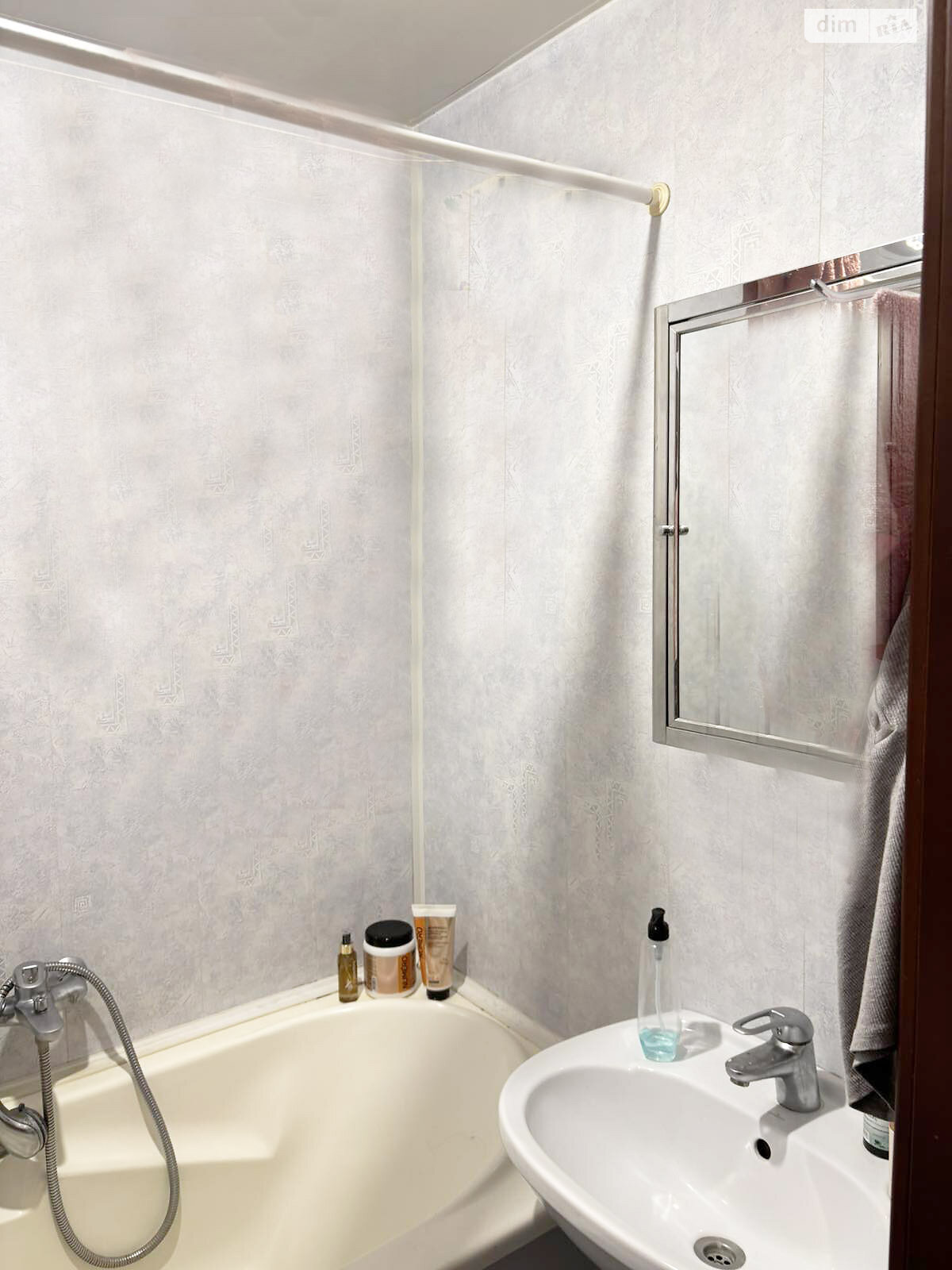 Продажа однокомнатной квартиры в Запорожье, на ул. Космическая, район Коммунарский фото 1 Продажа однокомнатной квартиры в Запорожье, на ул. Космическая, район Коммунарский фото 1