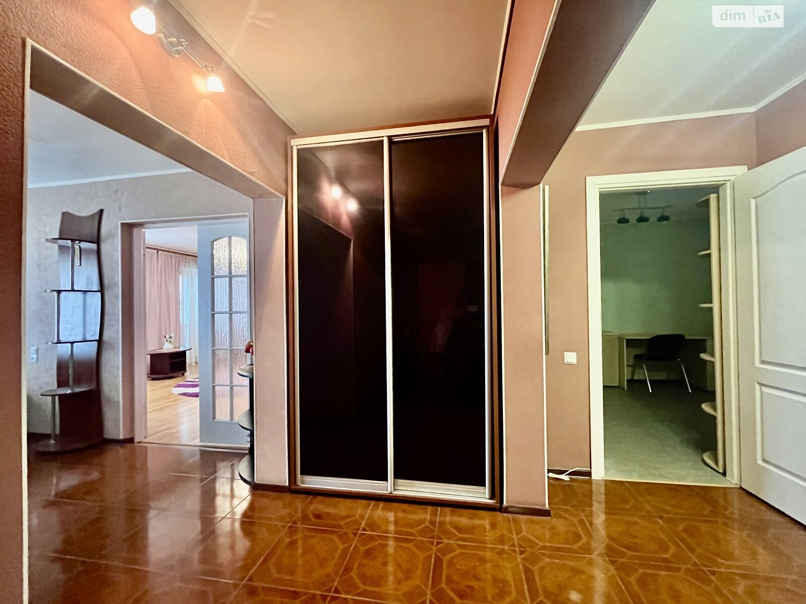 Продажа четырехкомнатной квартиры в Запорожье, на ул. Нагнибеды, район Коммунарский фото 1