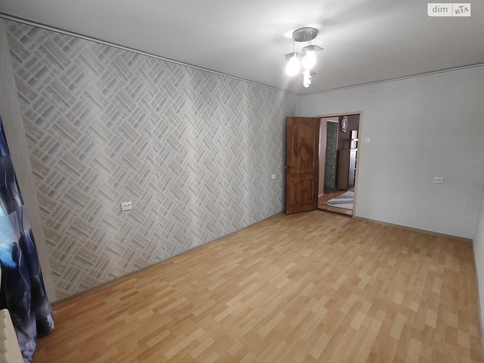 Продажа трехкомнатной квартиры в Запорожье, на ул. Романтическая 9, район Коммунарский фото 1 Продажа трехкомнатной квартиры в Запорожье, на ул. Романтическая 9, район Коммунарский фото 1