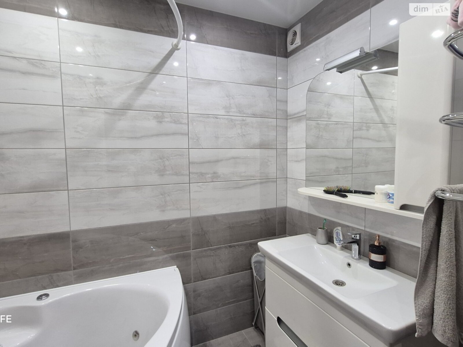 Продажа двухкомнатной квартиры в Запорожье, на ул. Владимира Украинца, район Коммунарский фото 1 Продажа двухкомнатной квартиры в Запорожье, на ул. Владимира Украинца, район Коммунарский фото 1