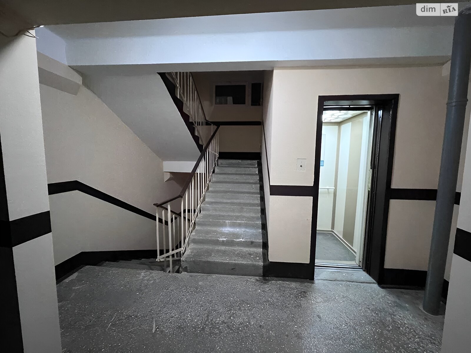 Продажа трехкомнатной квартиры в Запорожье, на ул. Водограйна, район Коммунарский фото 1 Продажа трехкомнатной квартиры в Запорожье, на ул. Водограйна, район Коммунарский фото 1