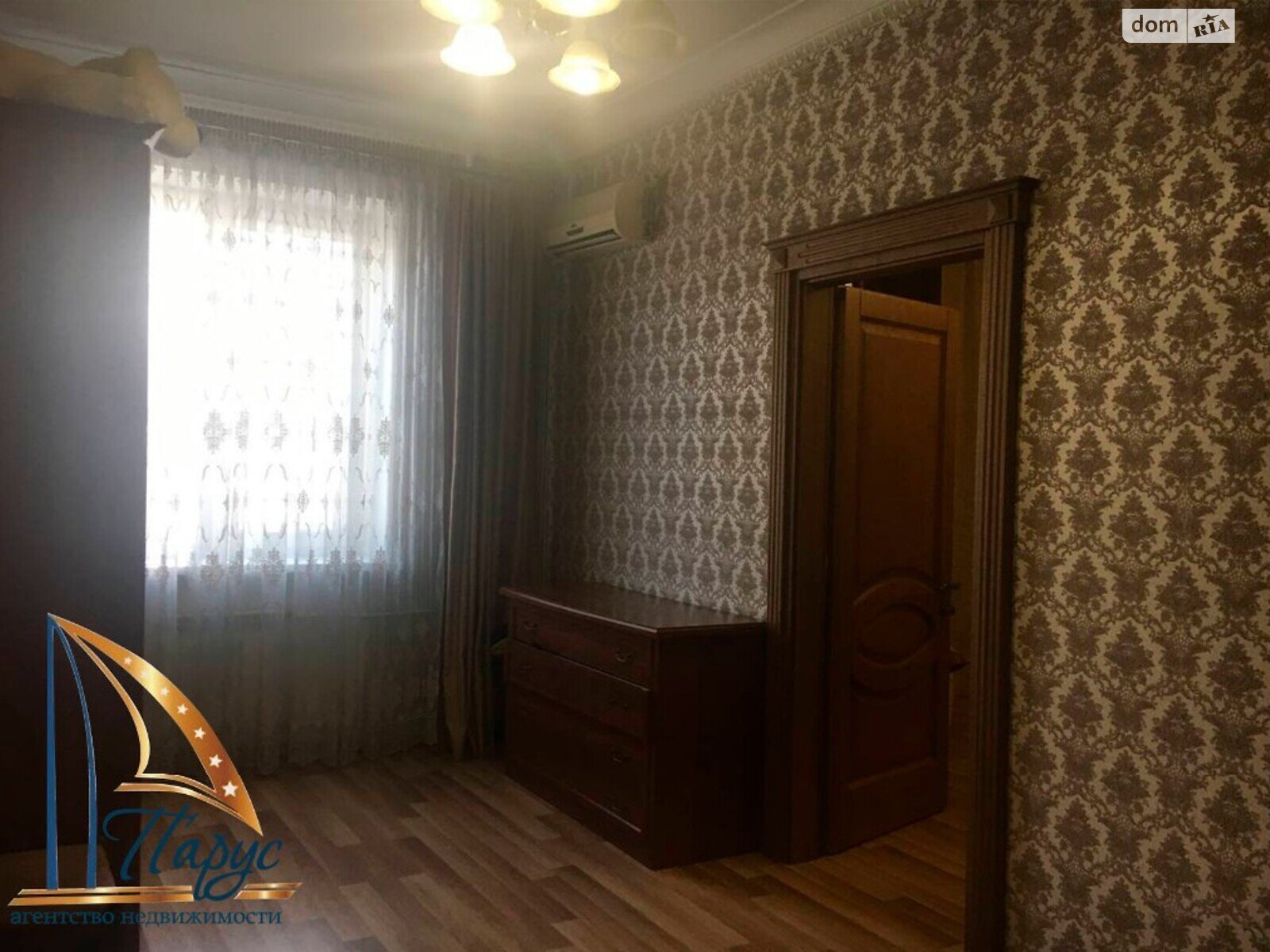 Продажа четырехкомнатной квартиры в Запорожье, на просп. Соборный, район Малый Рынок фото 1