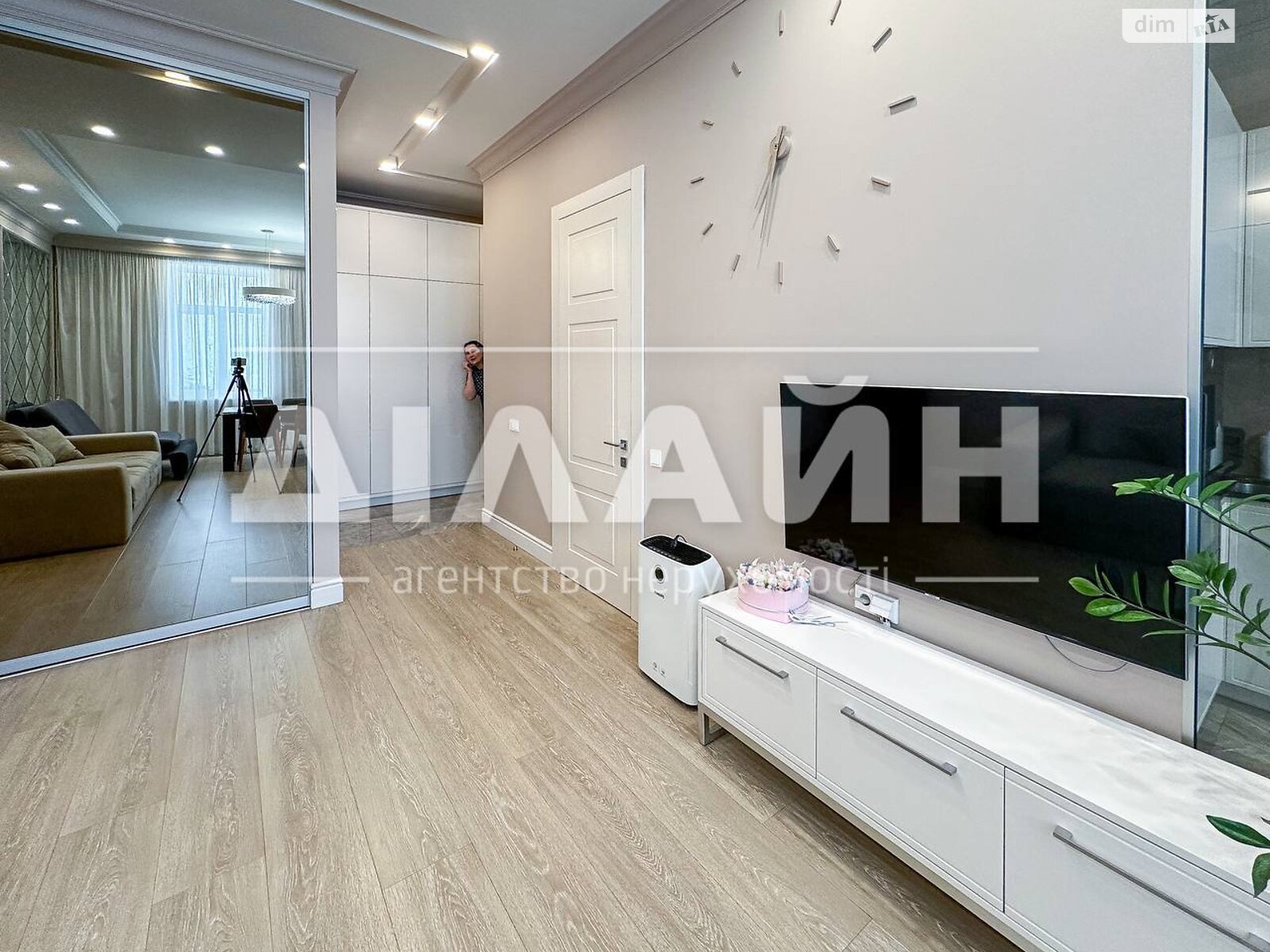 Продажа трехкомнатной квартиры в Запорожье, на просп. Металлургов 8А, фото 1