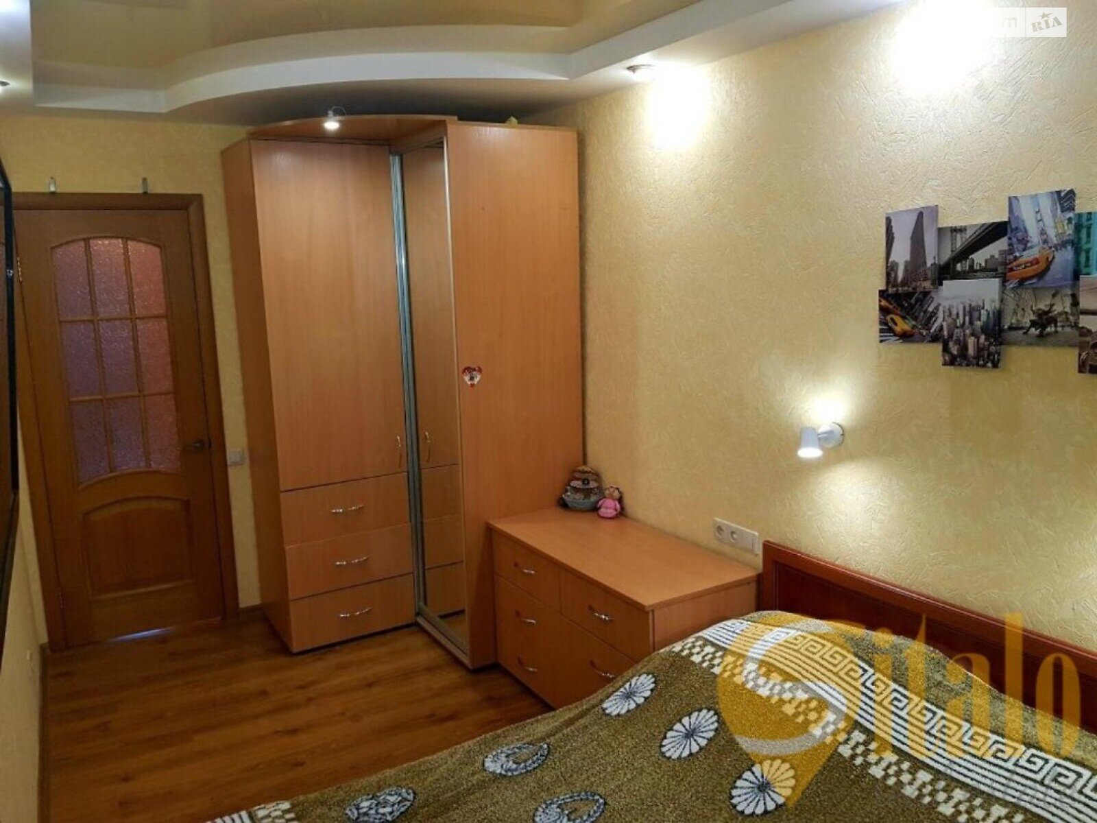 Продажа трехкомнатной квартиры в Запорожье, на ул. Сергея Синенко, район Правый Берег фото 1