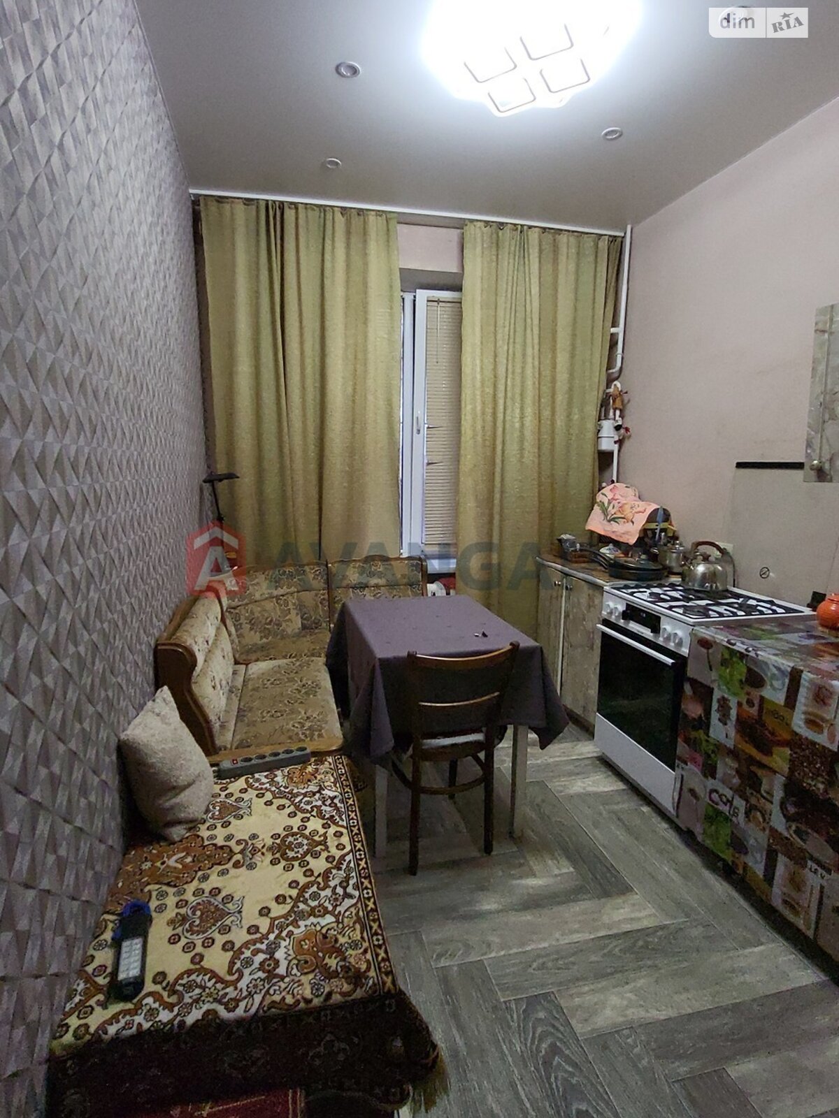 Продаж чотирикімнатної квартири в Запоріжжі, на вул. Олексія Поради, район Шевченківський фото 1