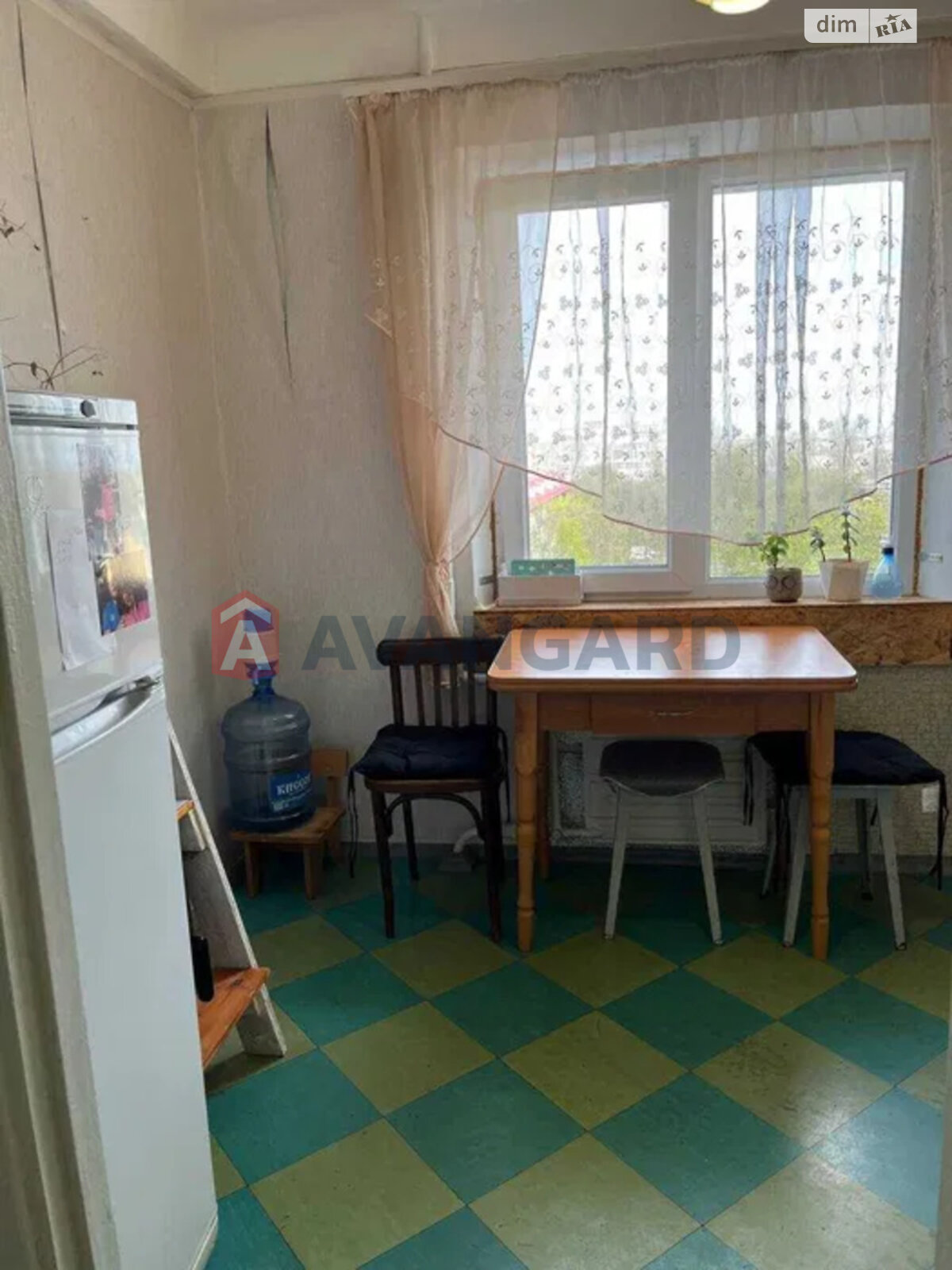 Продажа трехкомнатной квартиры в Запорожье, на Чаривная, район Шевченковский фото 1 Продажа трехкомнатной квартиры в Запорожье, на Чаривная, район Шевченковский фото 1