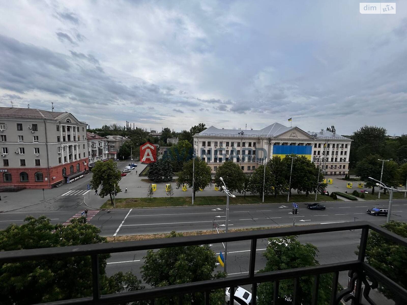 Продажа четырехкомнатной квартиры в Запорожье, на просп. Соборный, район Вознесеновский (Орджоникидзевский) фото 1 Продажа четырехкомнатной квартиры в Запорожье, на просп. Соборный, район Вознесеновский (Орджоникидзевский) фото 1