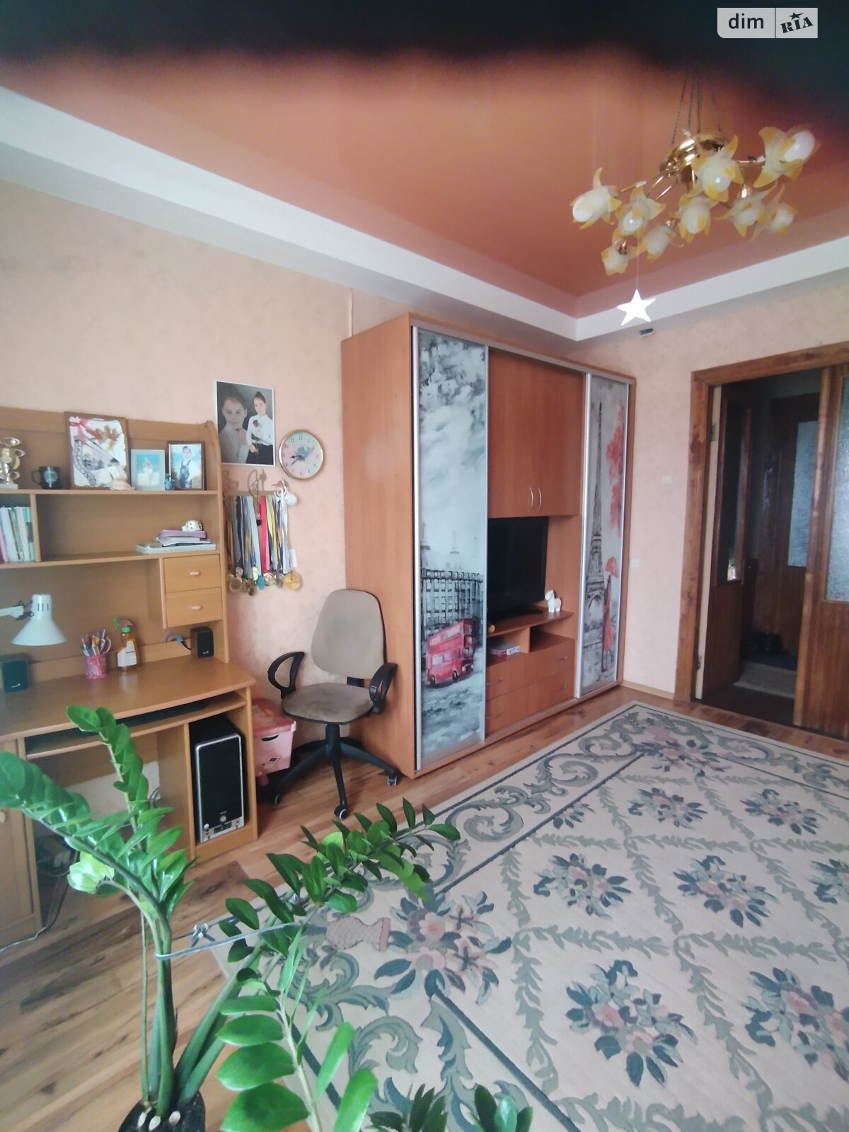 Продажа трехкомнатной квартиры в Запорожье, на просп. Соборный, район Вознесеновский (Орджоникидзевский) фото 1