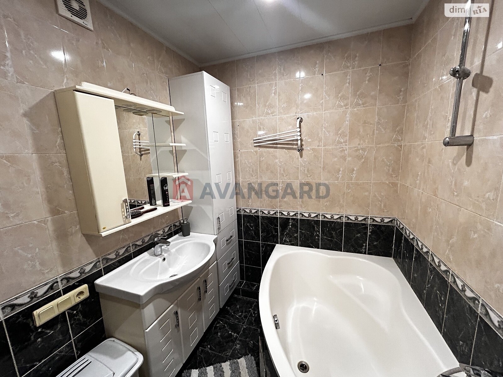 Продажа четырехкомнатной квартиры в Запорожье, на бул. Центральный 23, район Вознесеновский (Орджоникидзевский) фото 1