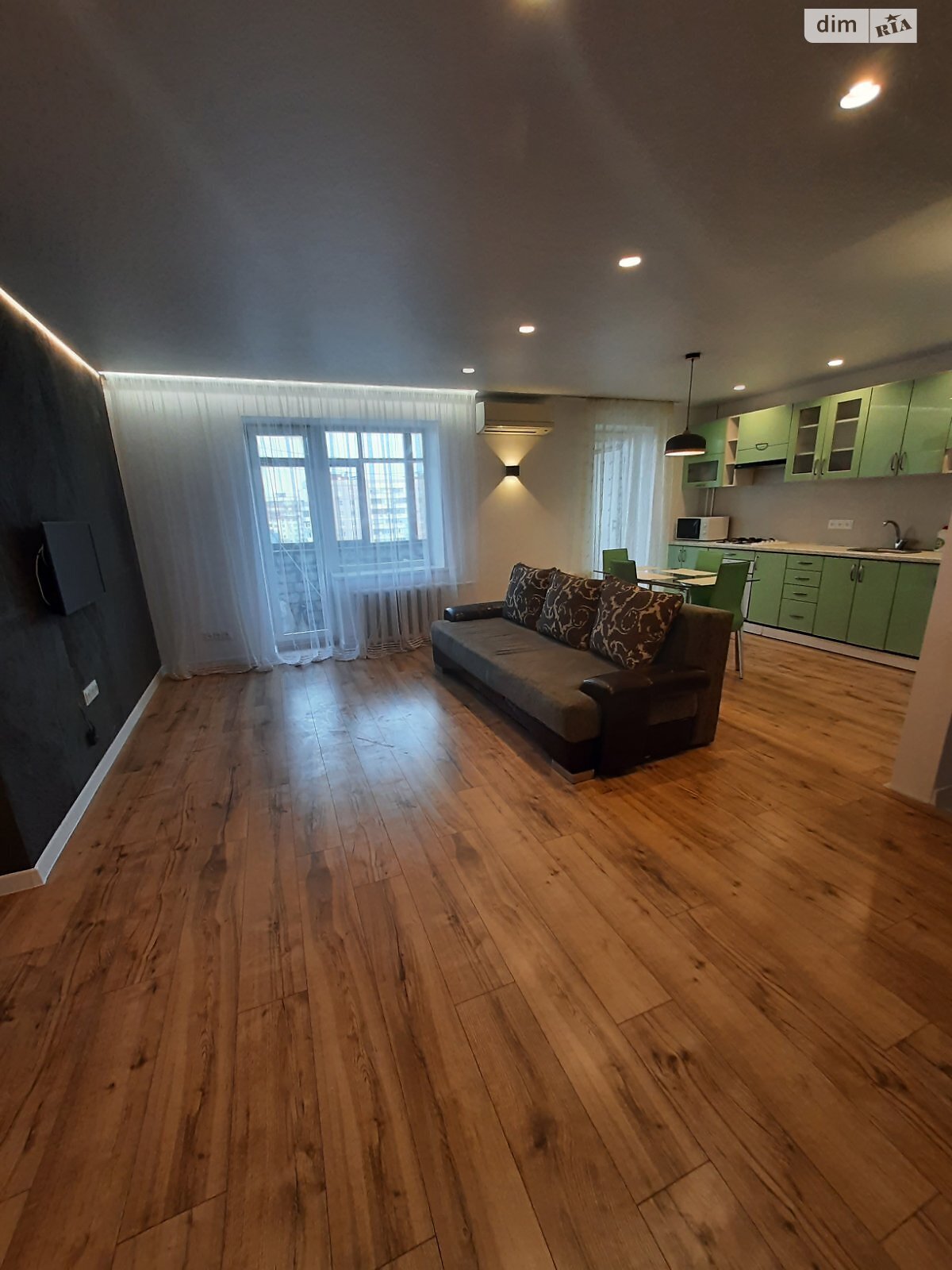 Продажа трехкомнатной квартиры в Запорожье, на ул. Владимира Украинца, район Южный (Пески) фото 1 Продажа трехкомнатной квартиры в Запорожье, на ул. Владимира Украинца, район Южный (Пески) фото 1