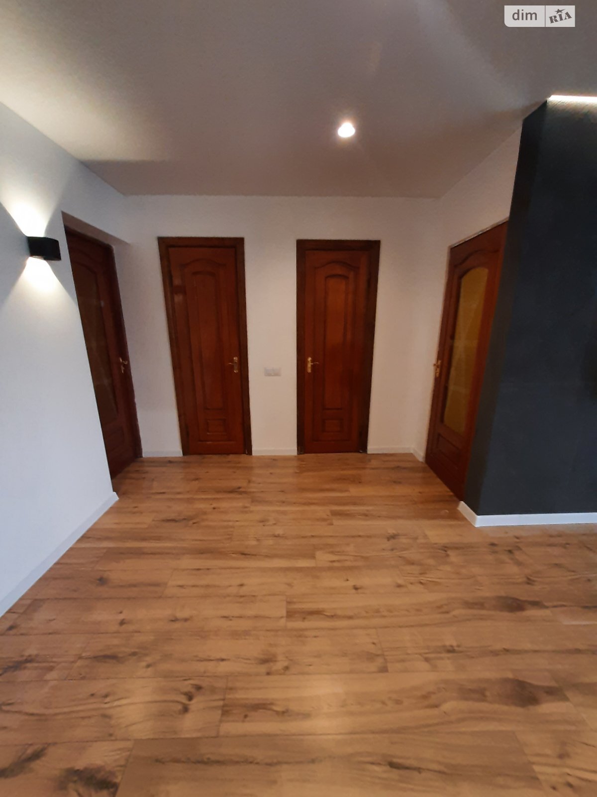 Продажа трехкомнатной квартиры в Запорожье, на ул. Владимира Украинца, район Южный (Пески) фото 1 Продажа трехкомнатной квартиры в Запорожье, на ул. Владимира Украинца, район Южный (Пески) фото 1