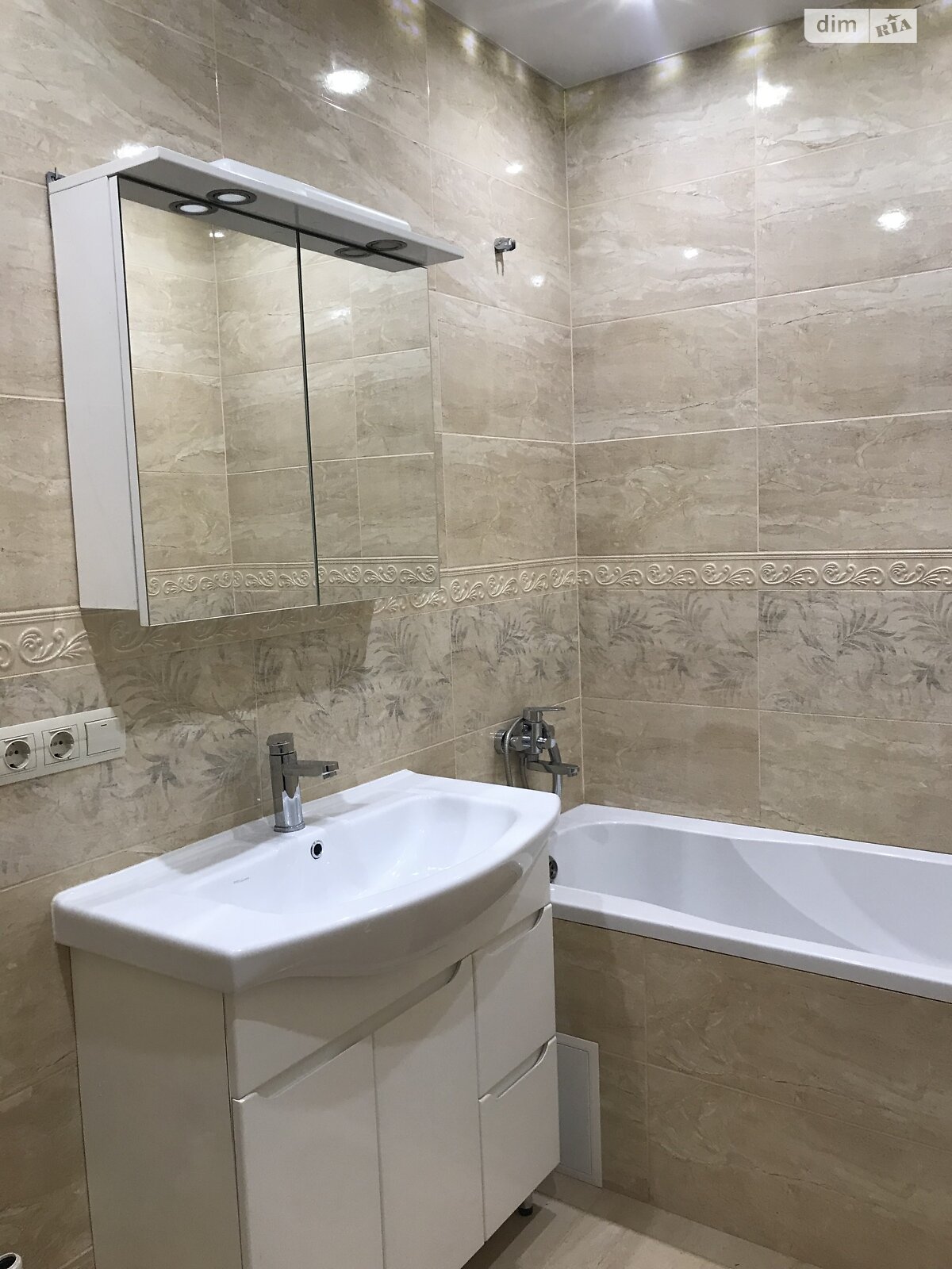 Продажа двухкомнатной квартиры в Зарванцах, на ул. Одесская 3/11, фото 1 Продажа двухкомнатной квартиры в Зарванцах, на ул. Одесская 3/11, фото 1