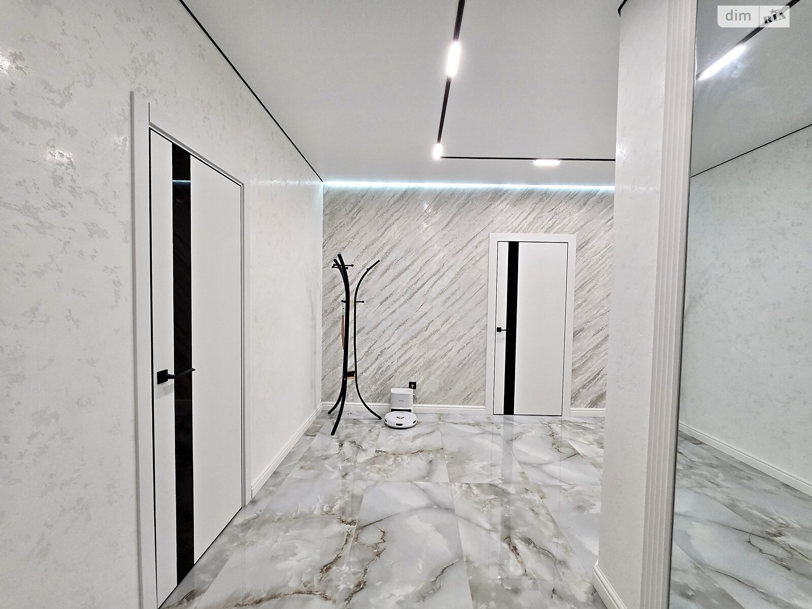 Продажа двухкомнатной квартиры в Зарванцах, на ул. Одесская 3 корпус 4, фото 1 Продажа двухкомнатной квартиры в Зарванцах, на ул. Одесская 3 корпус 4, фото 1