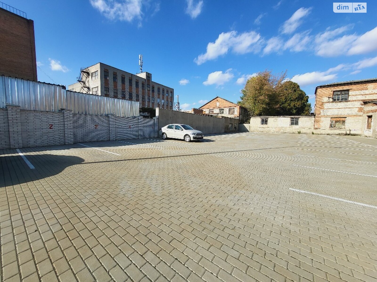 Місце на стоянці універсальний в Вінниці, площа 17 кв.м. фото 1