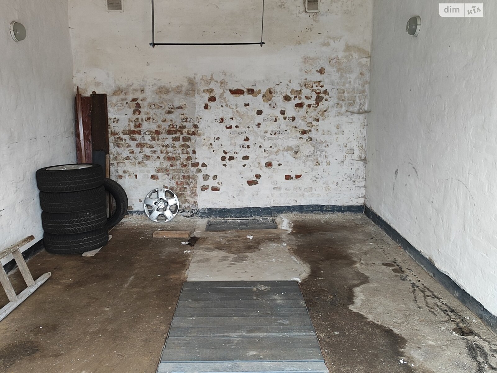 Место в гаражном кооперативе под легковое авто в Чернигове, площадь 18 кв.м. фото 1