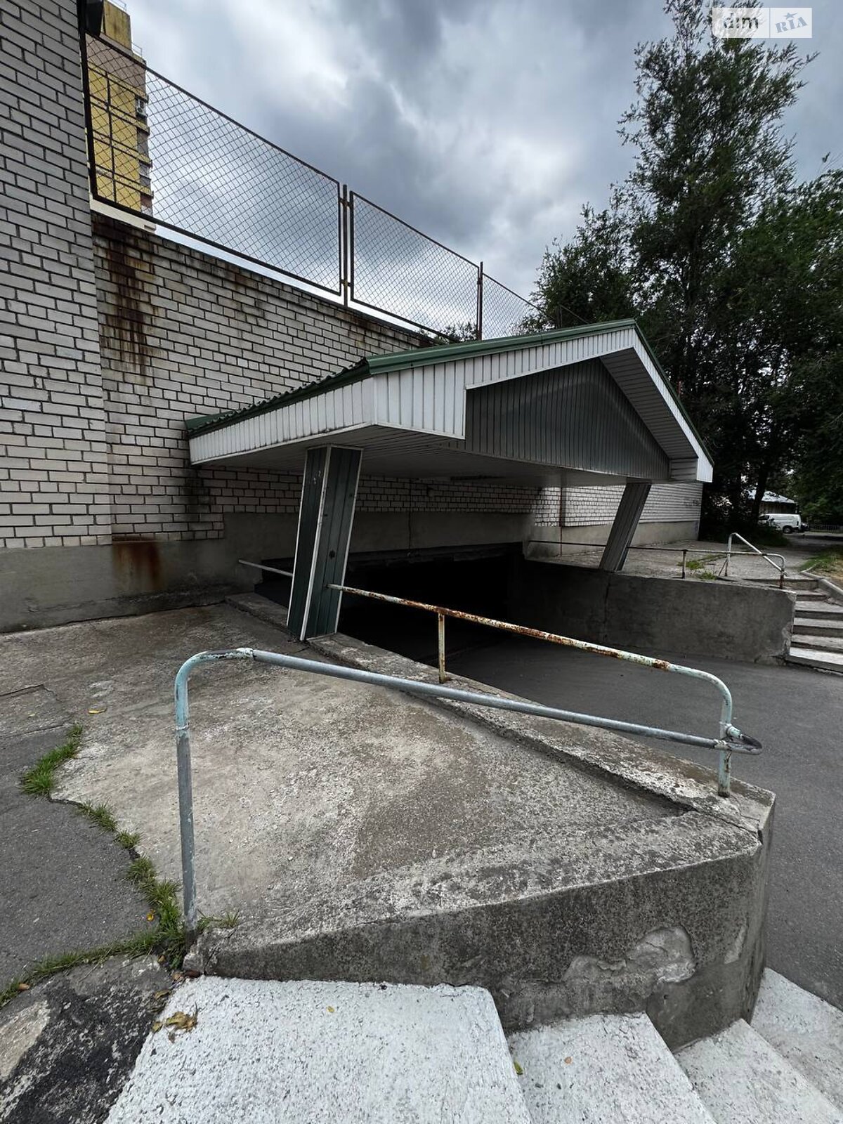 Место в гаражном кооперативе под легковое авто в Днепре, площадь 24.4 кв.м. фото 1 Место в гаражном кооперативе под легковое авто в Днепре, площадь 24.4 кв.м. фото 1