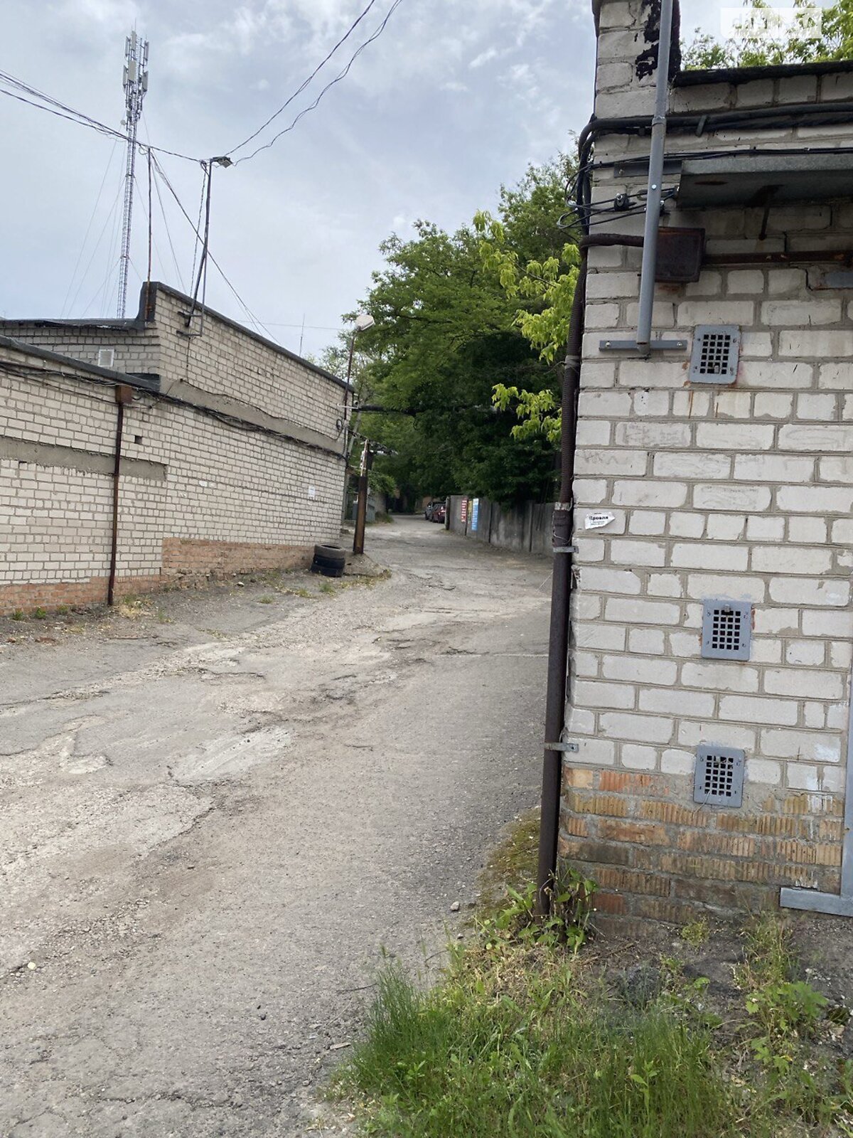 Место в гаражном кооперативе под легковое авто в Днепре, площадь 39.3 кв.м. фото 1 Место в гаражном кооперативе под легковое авто в Днепре, площадь 39.3 кв.м. фото 1